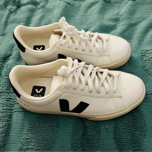 Veja Campo sneaker - size 7 / EU 38
